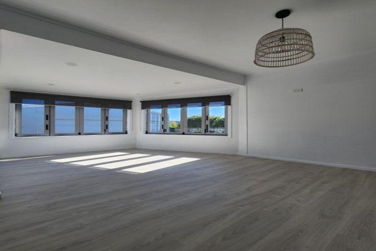 Photo of property in 464 South Road, Omata, New Plymouth, 4374