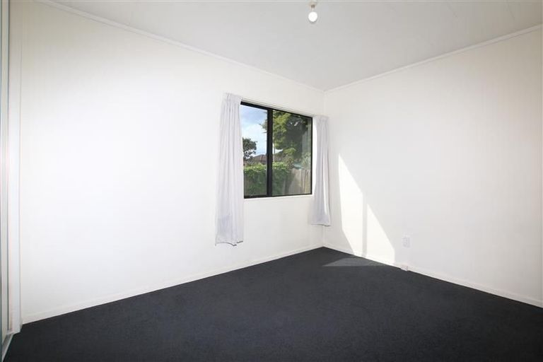 Photo of property in 1/107 Santiago Crescent, Unsworth Heights, Auckland, 0632