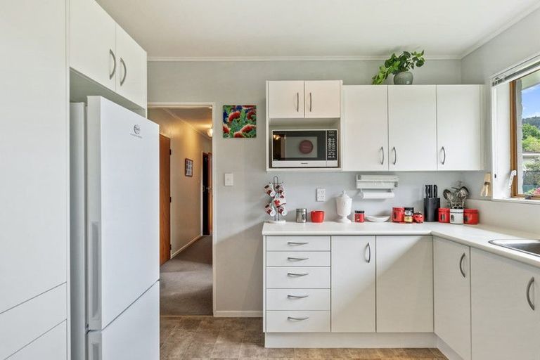Photo of property in 16 Blue Mountains Road, Silverstream, Upper Hutt, 5019