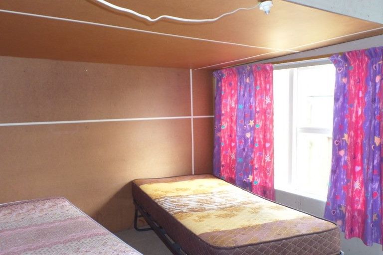 Photo of property in 6 Shelswell Street, Westport, 7825