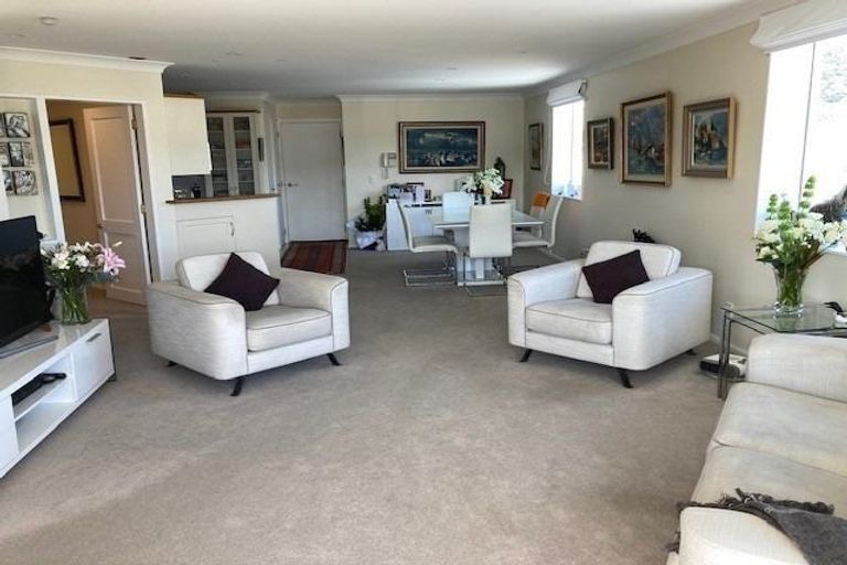 Photo of property in 8a/5 Kent Terrace, Mount Victoria, Wellington, 6011