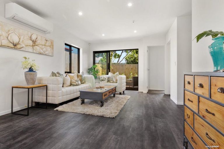 Photo of property in 2b Lucinda Place, Glen Eden, Auckland, 0602