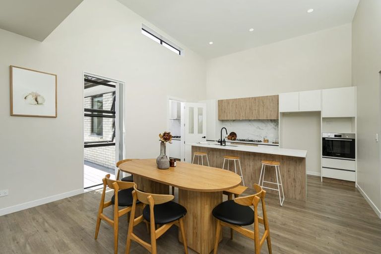 Photo of property in 1 Mcindoe Road, Kumeu, 0810