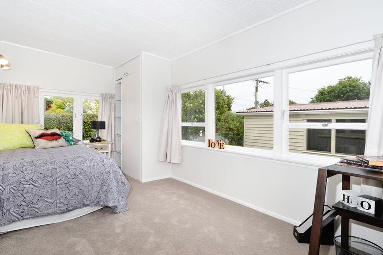 Photo of property in 60 Newington Road, Henderson, Auckland, 0612