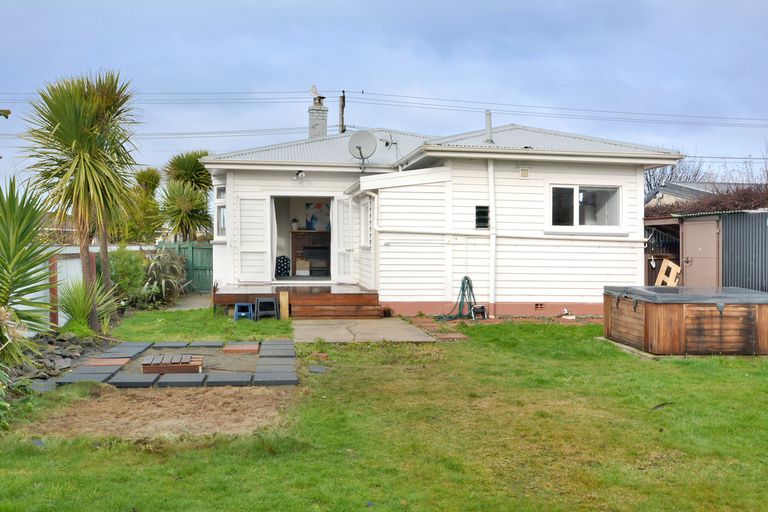 Photo of property in 172 Macandrew Road, South Dunedin, Dunedin, 9012