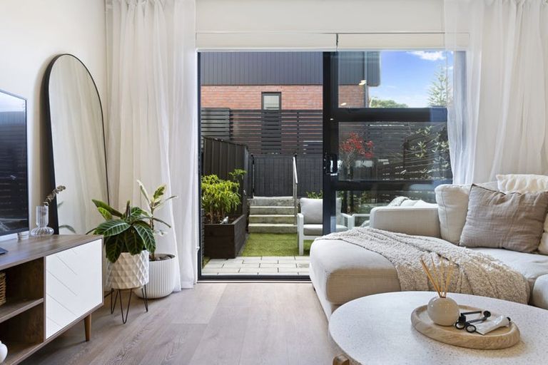 Photo of property in 22 Hoopers Road, Glen Eden, Auckland, 0602