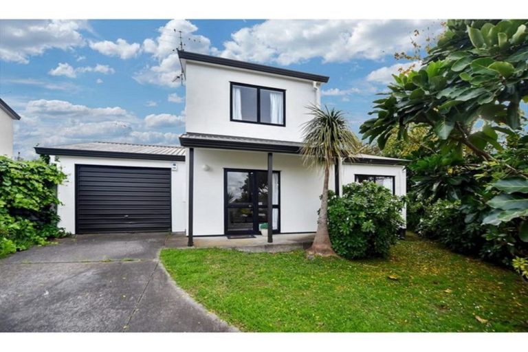 Photo of property in 16 Ebony Place, Massey, Auckland, 0614