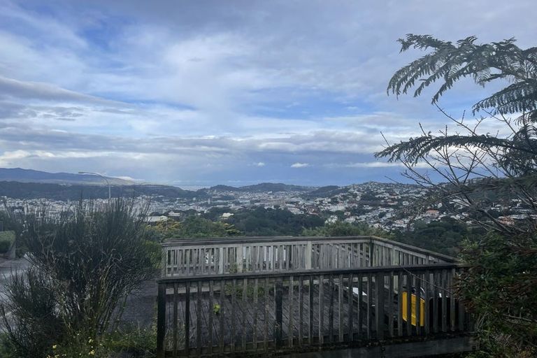 Photo of property in 12 Mataroa Avenue, Northland, Wellington, 6012