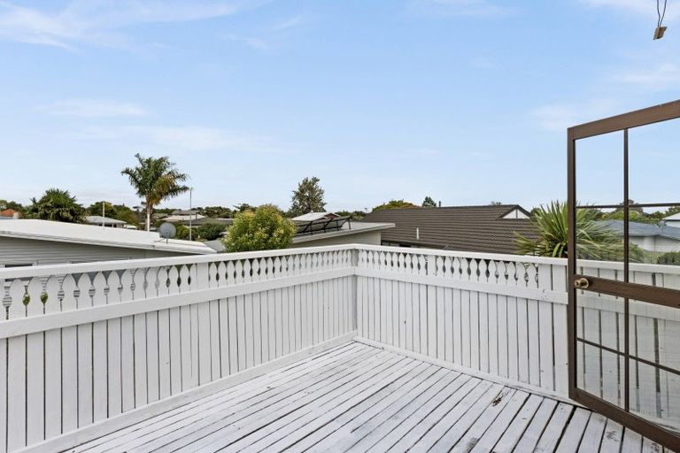 Photo of property in 2/2 Heretaunga Street East, Parkvale, Hastings, 4122