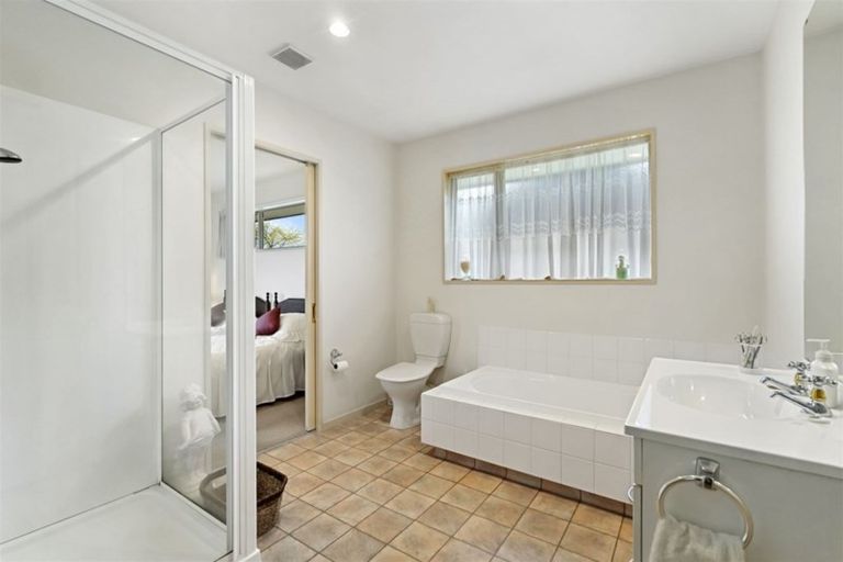 Photo of property in 1a Ballybrack Place, Casebrook, Christchurch, 8051