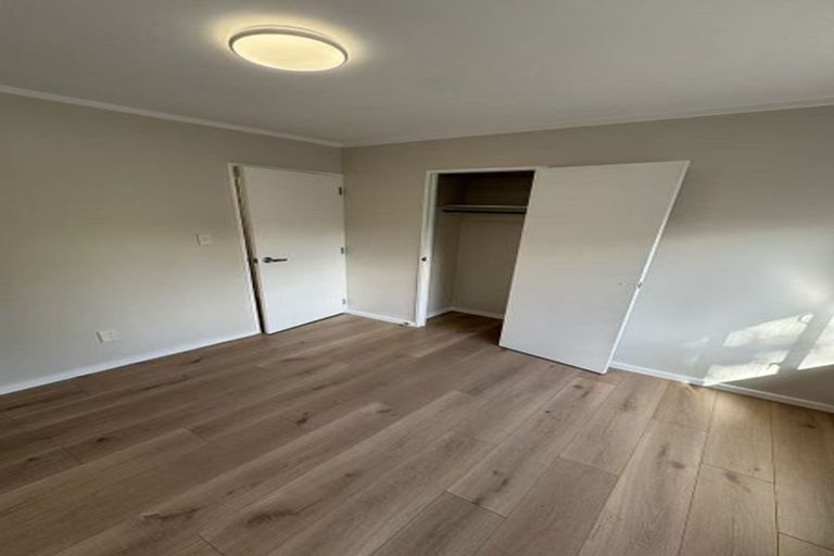 Photo of property in 81 Kemp Road, Massey, Auckland, 0614