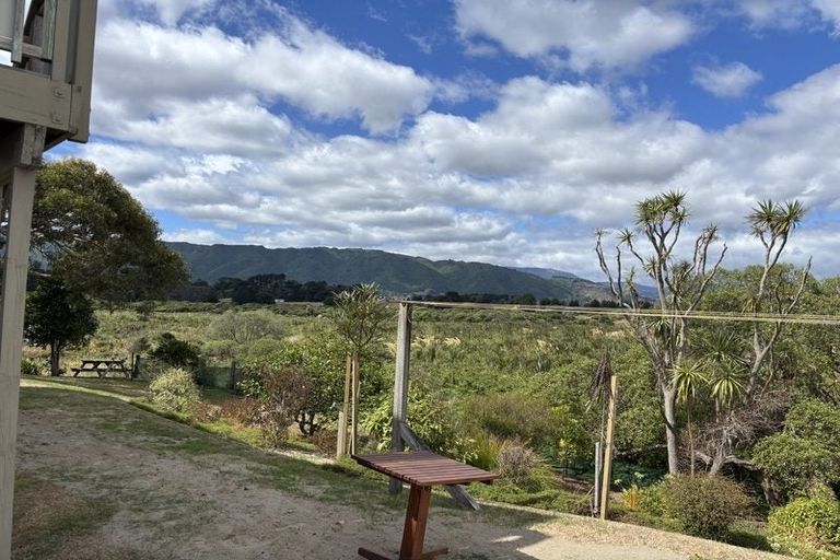 Photo of property in 17 Freyberg Crescent, Waikanae Beach, Waikanae, 5036