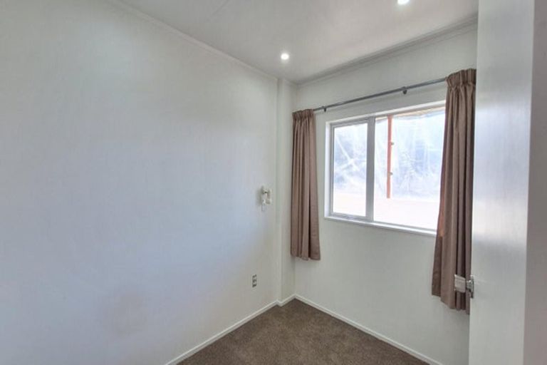 Photo of property in 26 Masterton Road, Rothesay Bay, Auckland, 0630