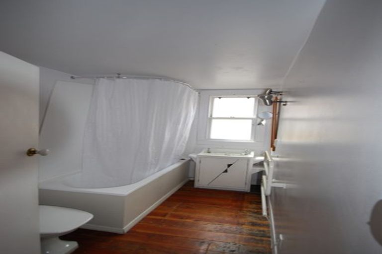 Photo of property in 168 Tasman Street, Mount Cook, Wellington, 6021