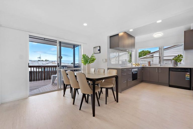 Photo of property in 2/41 Raleigh Road, Northcote, Auckland, 0627