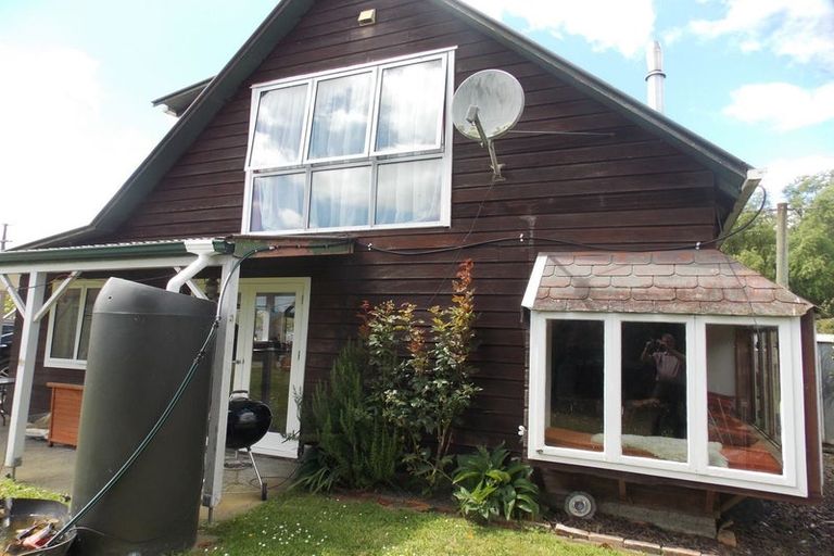 Photo of property in 32 Pioneer Highway, Awapuni, Palmerston North, 4412