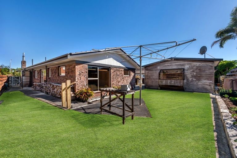 Photo of property in 6 Fielding Crescent, Farm Cove, Auckland, 2012