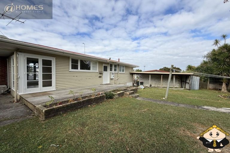 Photo of property in 17 Sheehan Road, Te Atatu South, Auckland, 0610
