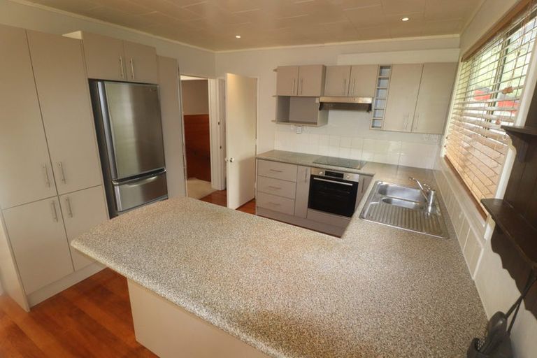Photo of property in 10 Celeste Place, Totara Vale, Auckland, 0627