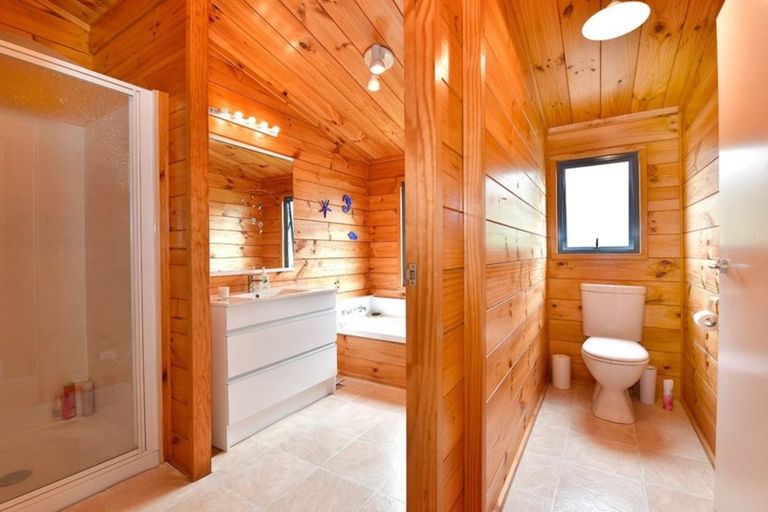 Photo of property in 535 Peak Road, Helensville, 0875