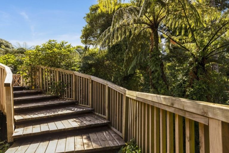 Photo of property in 21a Walnut Way, Maungaraki, Lower Hutt, 5010