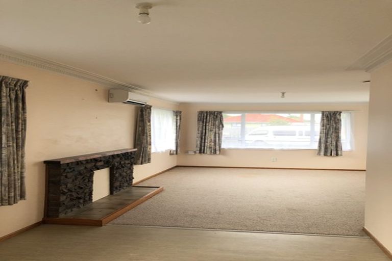 Photo of property in 23 Fairdene Avenue, Henderson, Auckland, 0610