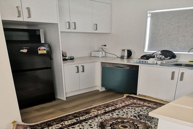 Photo of property in 9b Poruru Close, Papakura, 2110