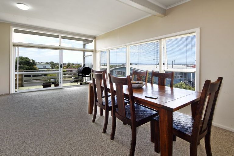 Photo of property in 121 Mcleod Road, Te Atatu South, Auckland, 0610