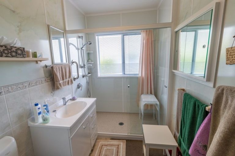 Photo of property in 7b Nimmo Avenue West, Waikanae, 5036