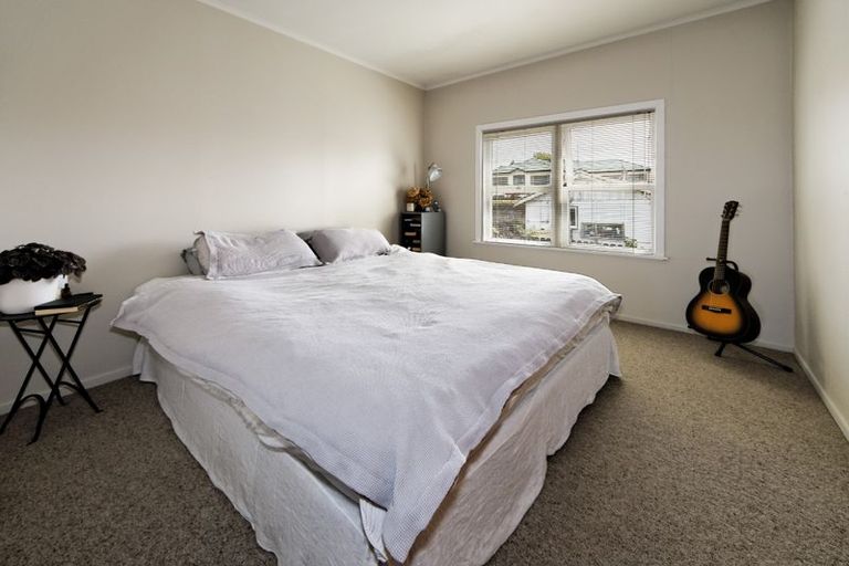 Photo of property in 121 Mcleod Road, Te Atatu South, Auckland, 0610