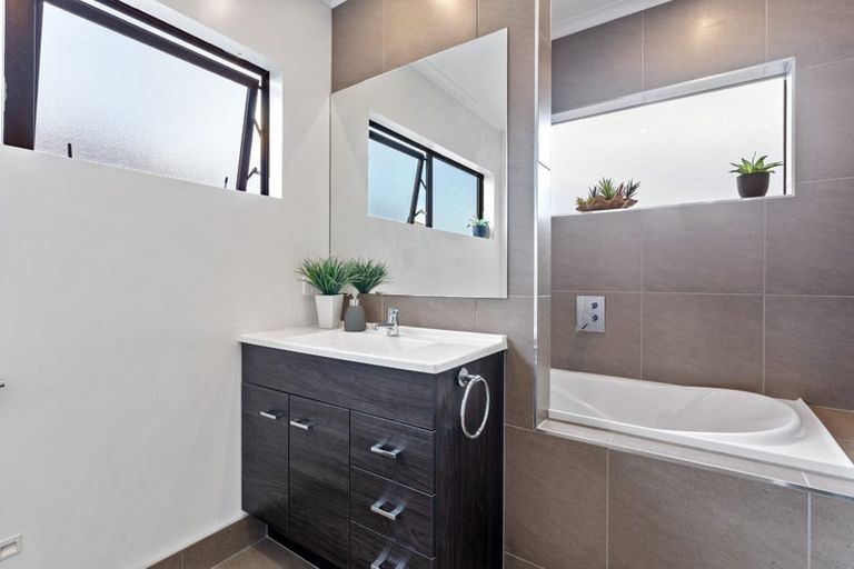 Photo of property in 6 Kanuka Road, Hobsonville, Auckland, 0616