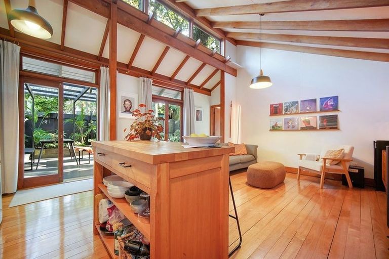 Photo of property in 2/26 Arcadia Crescent, Bayview, Auckland, 0629