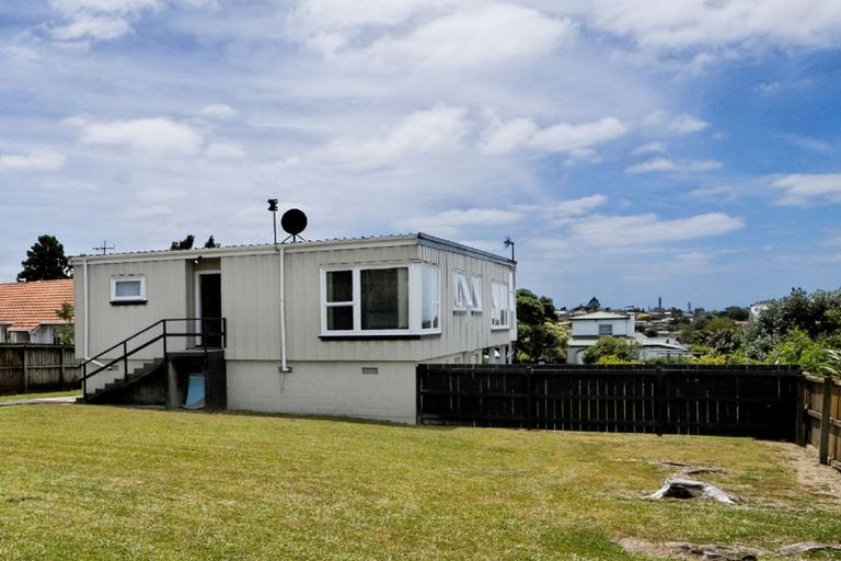 Photo of property in 121 Mcleod Road, Te Atatu South, Auckland, 0610