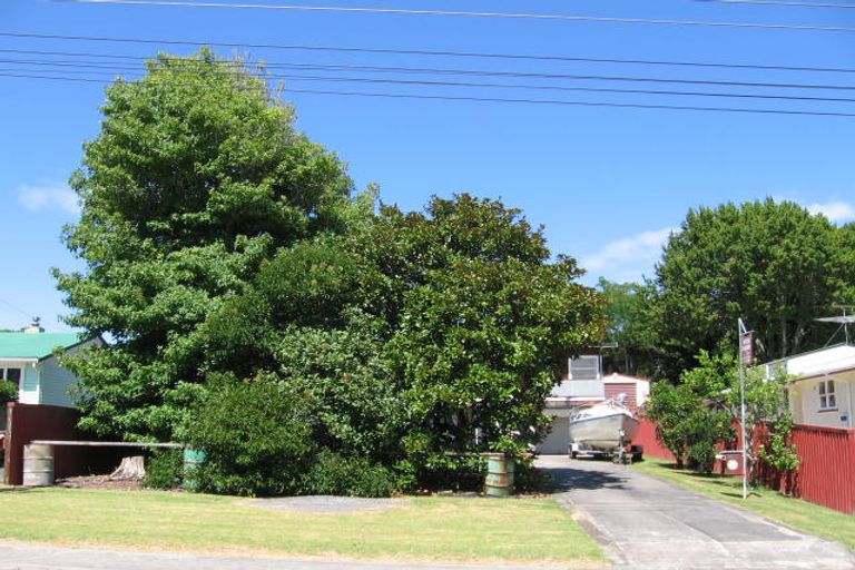 Photo of property in 49 Eskdale Road, Birkdale, Auckland, 0626