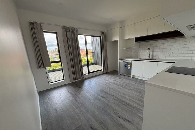 Photo of property in 2/39 Dale Crescent, Pakuranga, Auckland, 2010