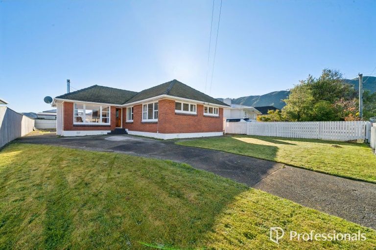 Photo of property in 38 Russell Road, Wainuiomata, Lower Hutt, 5014