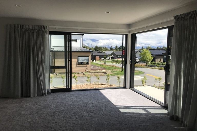Photo of property in 8 Kahu Close, Wanaka, 9305