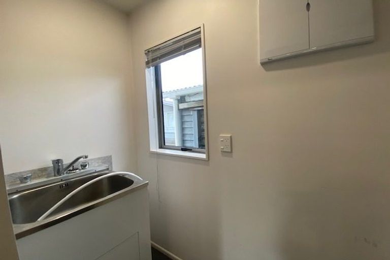 Photo of property in 20 Lisa Rise, Half Moon Bay, Auckland, 2012