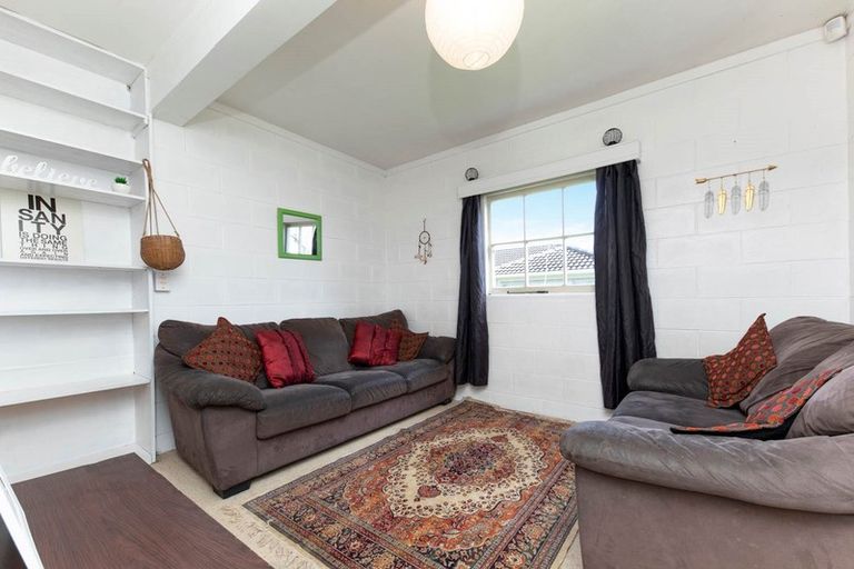 Photo of property in 5 Sherwood Avenue, Te Atatu South, Auckland, 0610