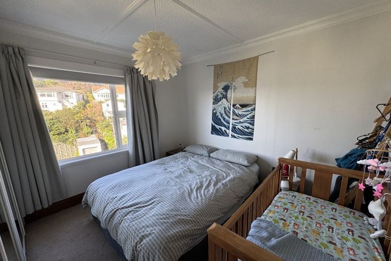 Photo of property in 16 Hungerford Road, Lyall Bay, Wellington, 6022