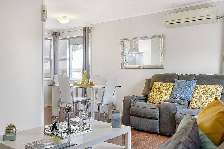 Photo of property in 3/14 Orchid Place, Te Atatu South, Auckland, 0610