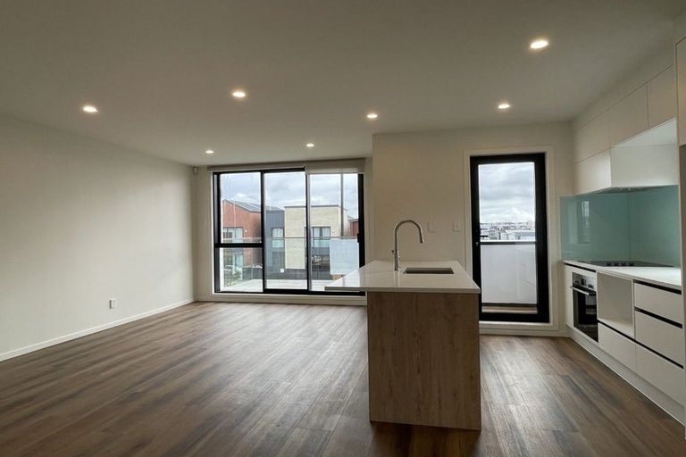 Photo of property in 21 Tahingamanu Road, Hobsonville, Auckland, 0616