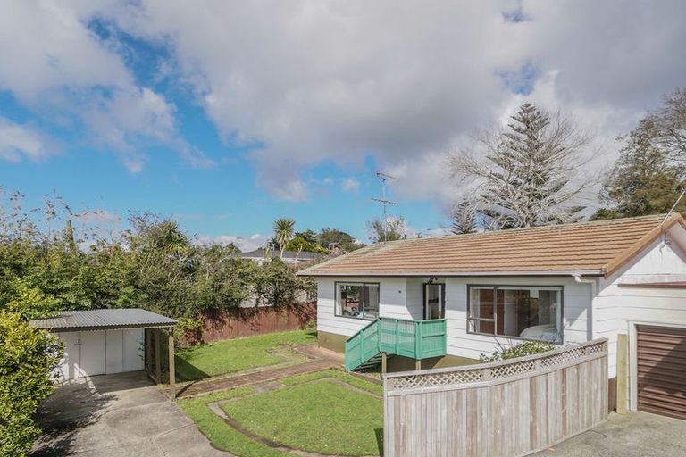 Photo of property in 2/9 Lancaster Road, Beach Haven, Auckland, 0626