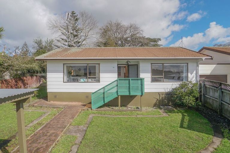 Photo of property in 2/9 Lancaster Road, Beach Haven, Auckland, 0626