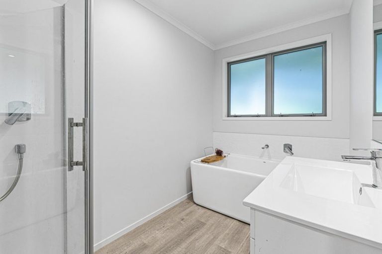 Photo of property in 198 Seaview Road, Westown, New Plymouth, 4310
