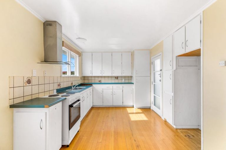 Photo of property in 20 Stokes Avenue, Te Atatu Peninsula, Auckland, 0610