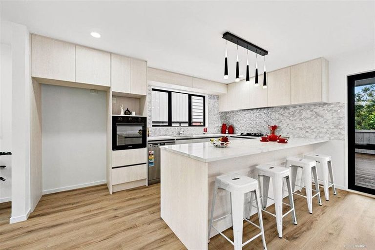 Photo of property in 7 Liban Place, Massey, Auckland, 0614