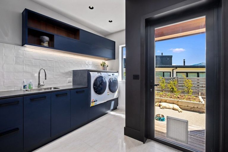 Photo of property in 5 Diamond Lane, Wanaka, 9305