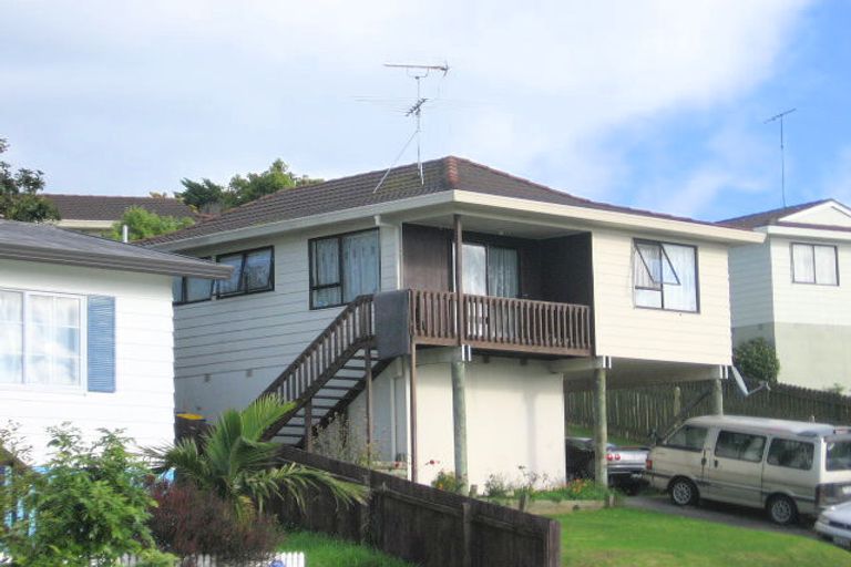 Photo of property in 12 Halloran Place, Massey, Auckland, 0614