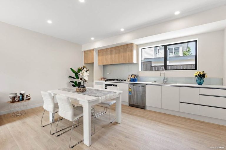 Photo of property in 37b Kingdale Road, Henderson, Auckland, 0610